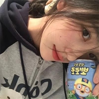 黑衣女孩